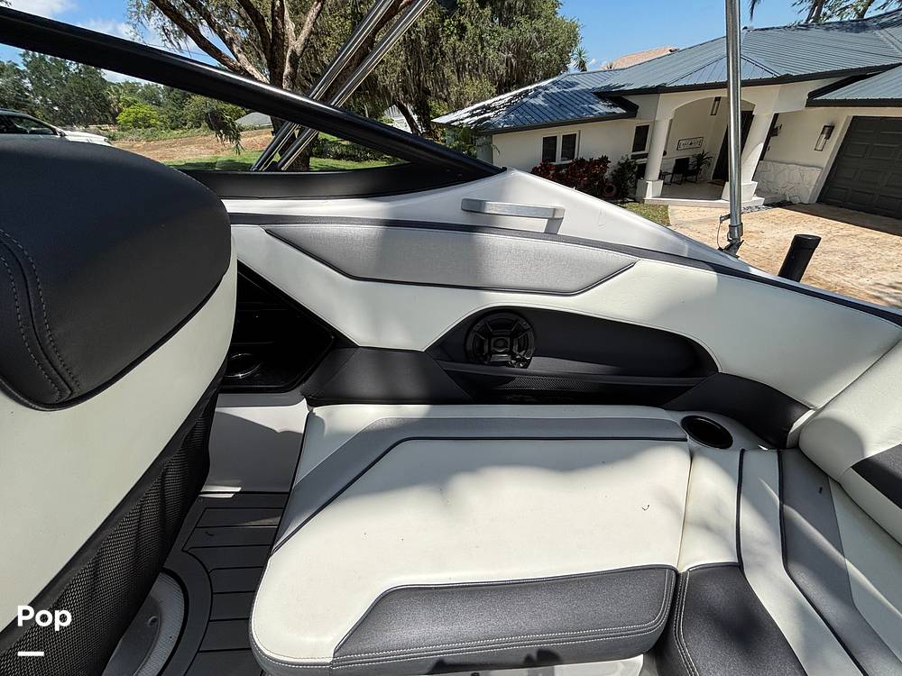 Slide: The Image of Yamaha 212 Limited 2020 - 15428855