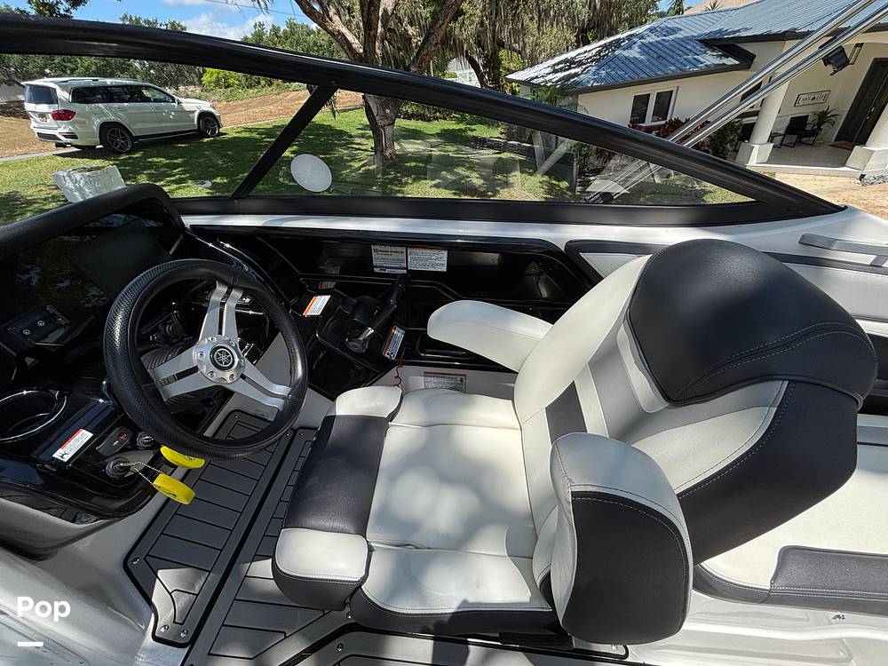 Slide: The Image of Yamaha 212 Limited 2020 - 15428856