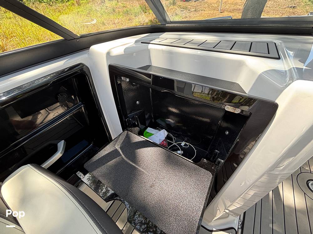 Slide: The Image of Yamaha 212 Limited 2020 - 15428870