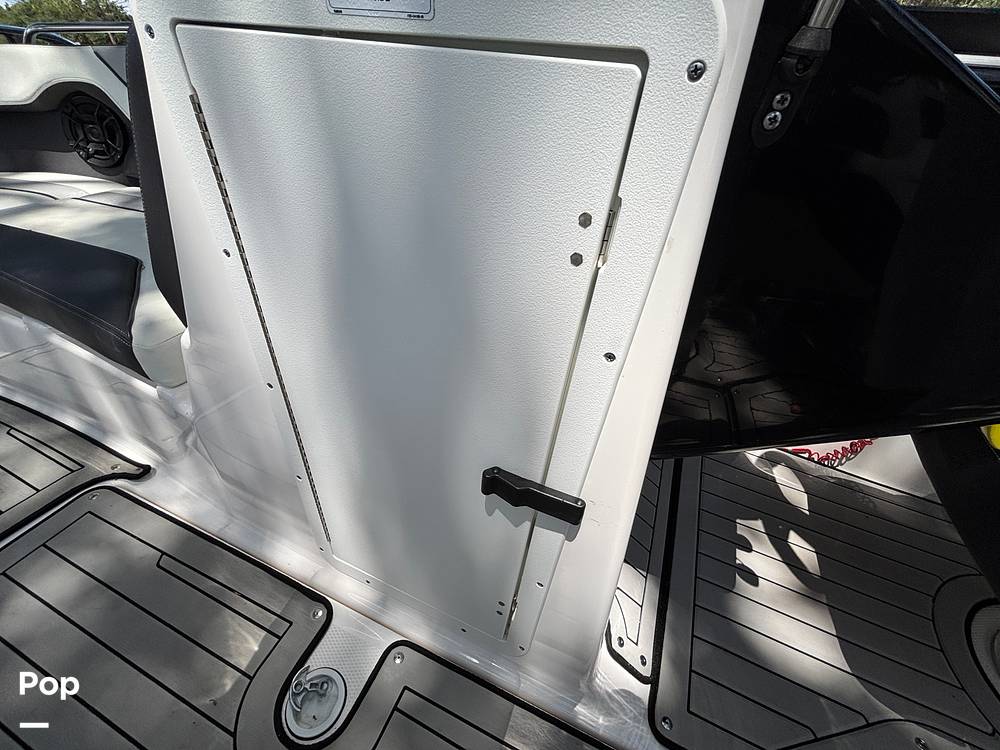 Slide: The Image of Yamaha 212 Limited 2020 - 15428876