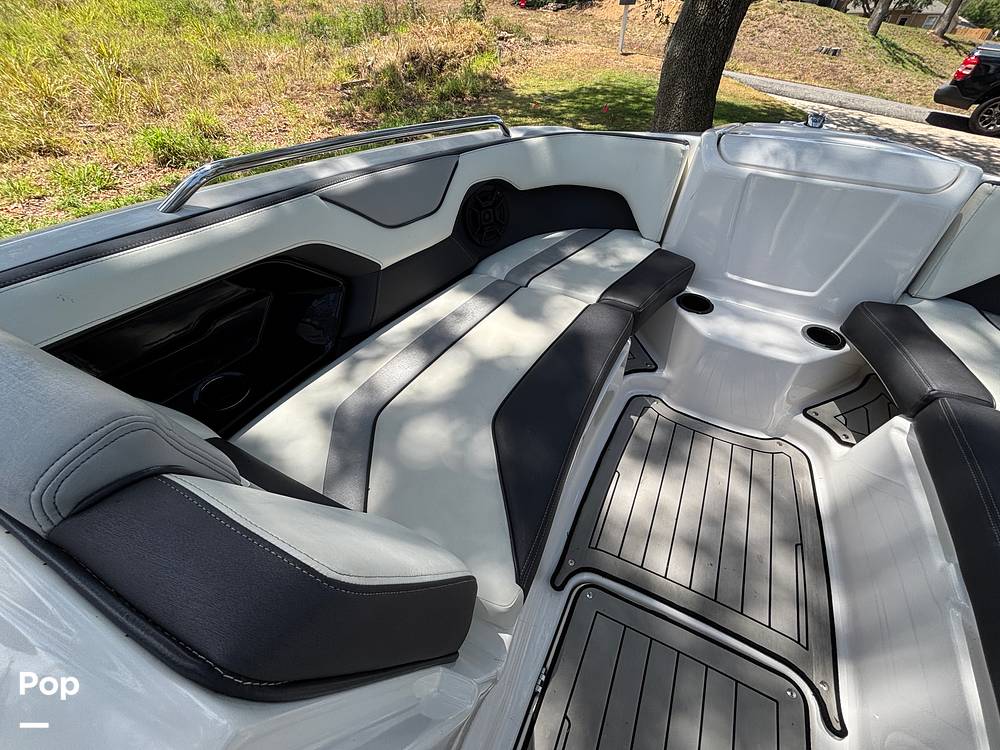 Slide: The Image of Yamaha 212 Limited 2020 - 15428881