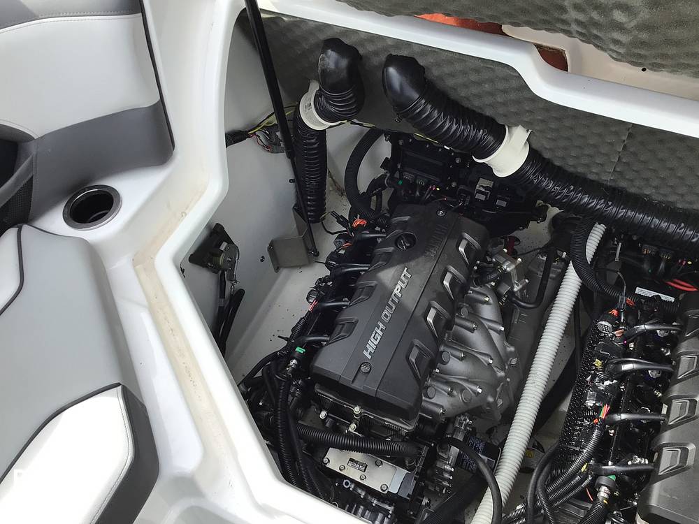 Slide: The Image of Yamaha 212 Limited S 2019 - 38