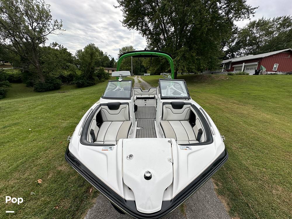 Slide: The Image of Yamaha 212X 2018 - 10