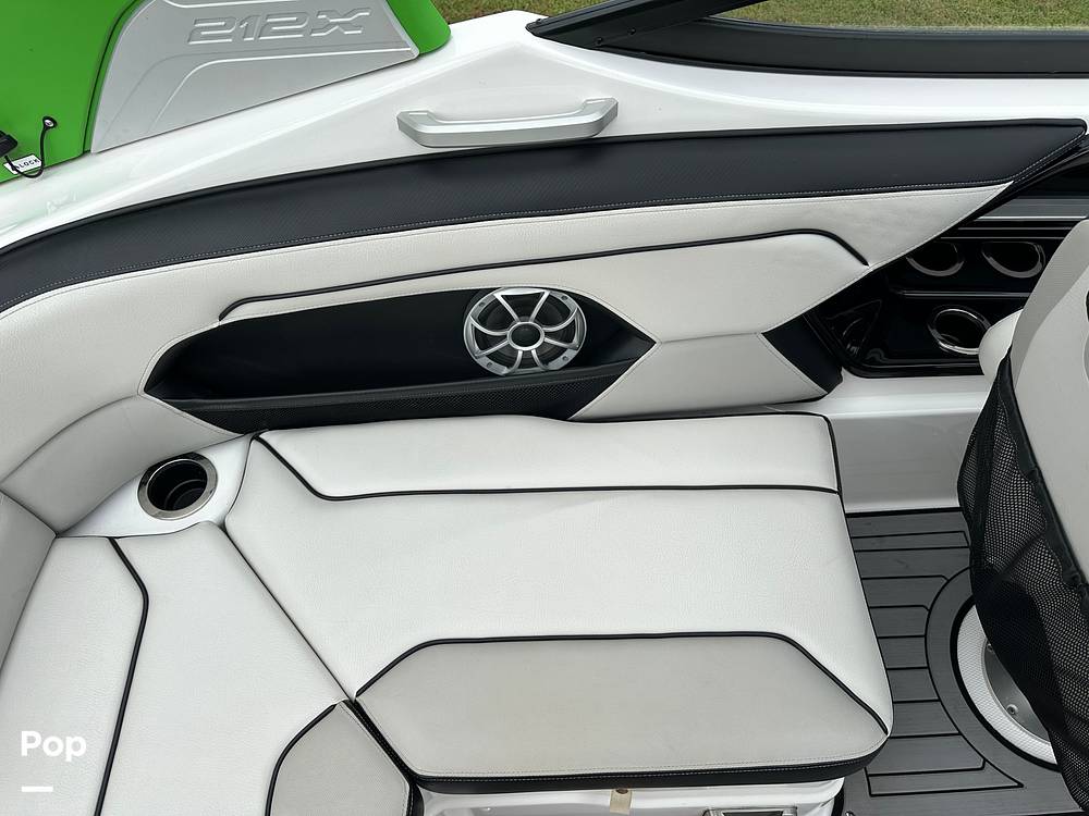 Slide: The Image of Yamaha 212X 2018 - 24