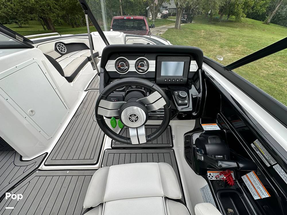 Slide: The Image of Yamaha 212X 2018 - 33