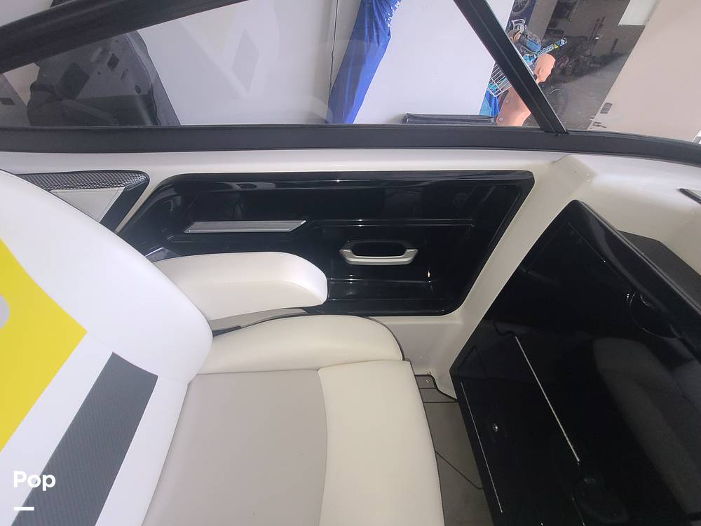 Slide: The Image of Yamaha 212X 2020 - 15209080