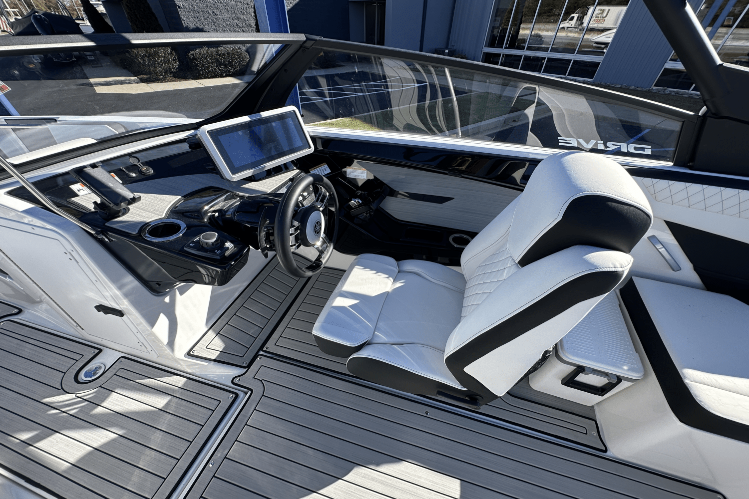 Slide: The Image of Yamaha 222SE 2025 - 17