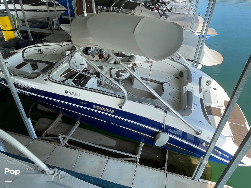 Slide: The Image of Long Shot From Side - 12206077