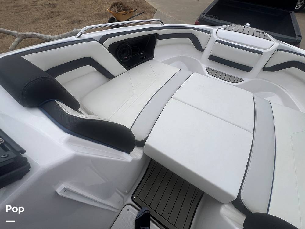 Slide: The Image of Yamaha 242SE 2020 - 24
