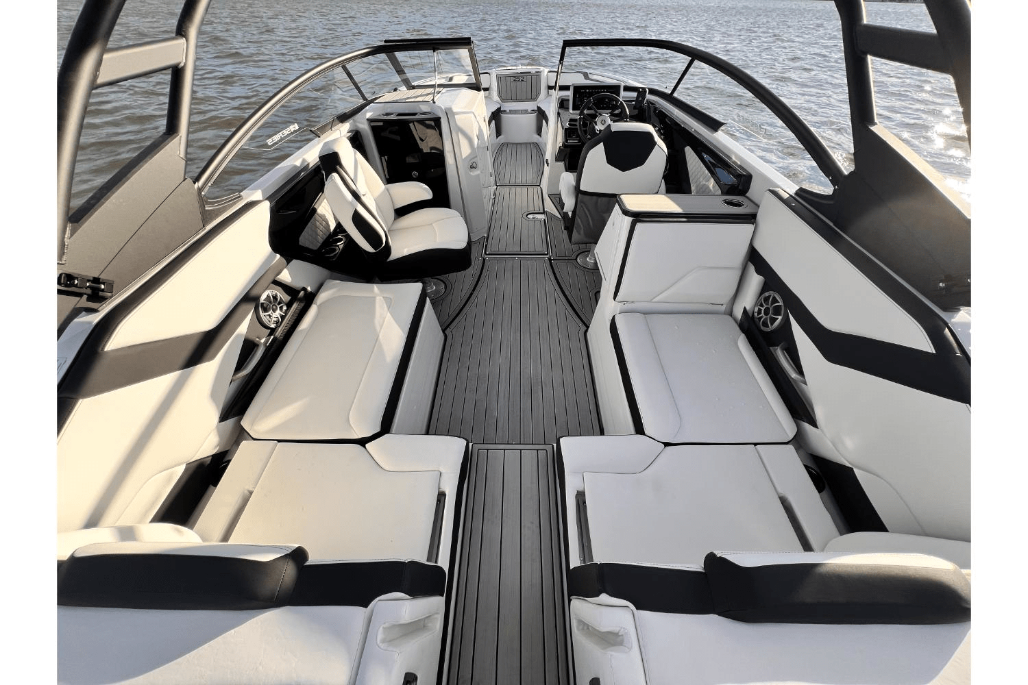 Slide: The Image of Yamaha 252SE 2025 - 14