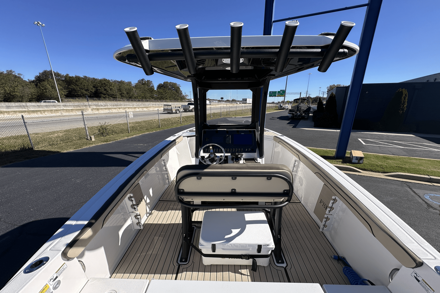 Slide: The Image of Yamaha 255 FSH Sport E 2025 - 16