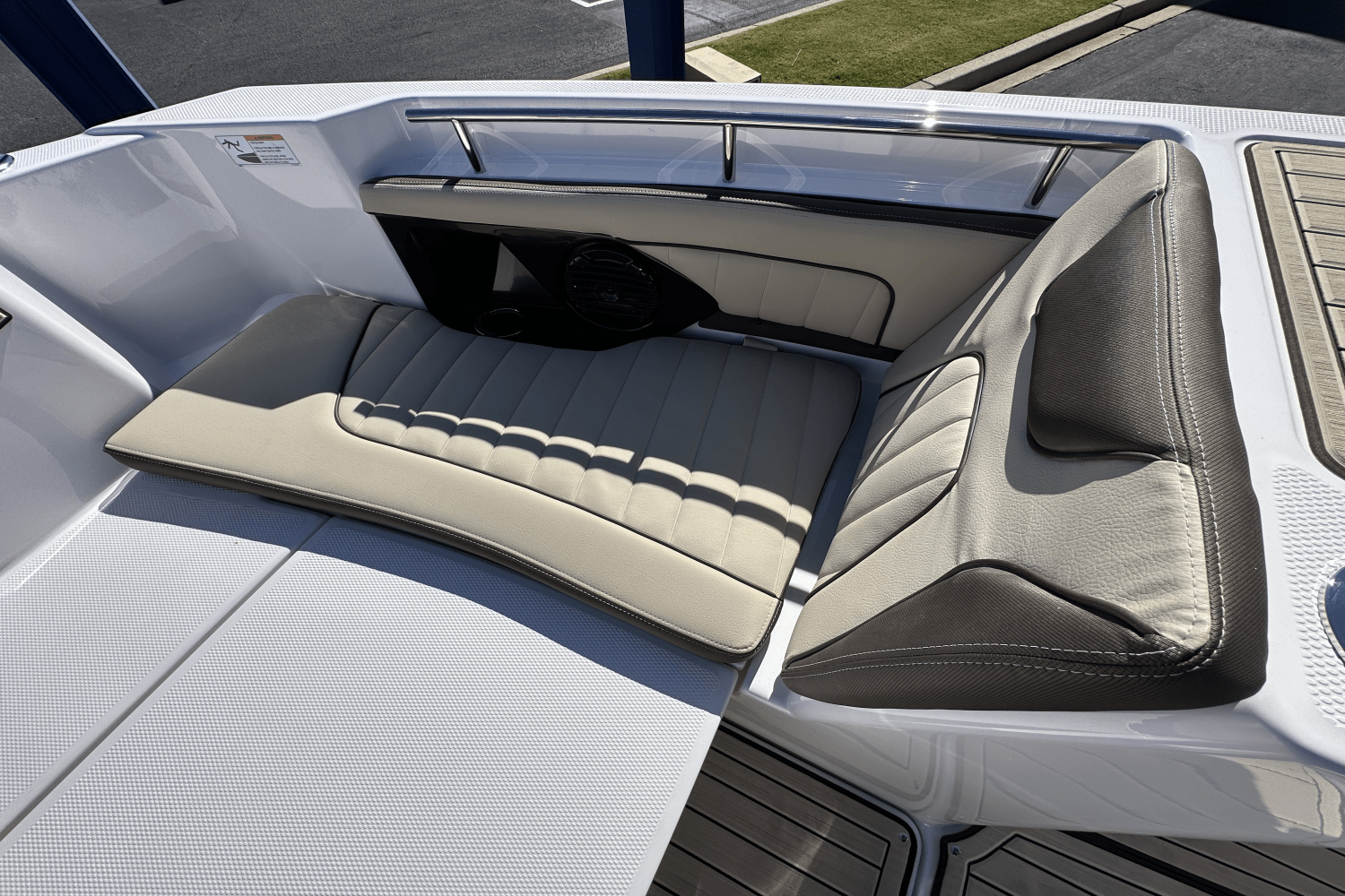 Slide: The Image of Yamaha 255 FSH Sport E 2025 - 6