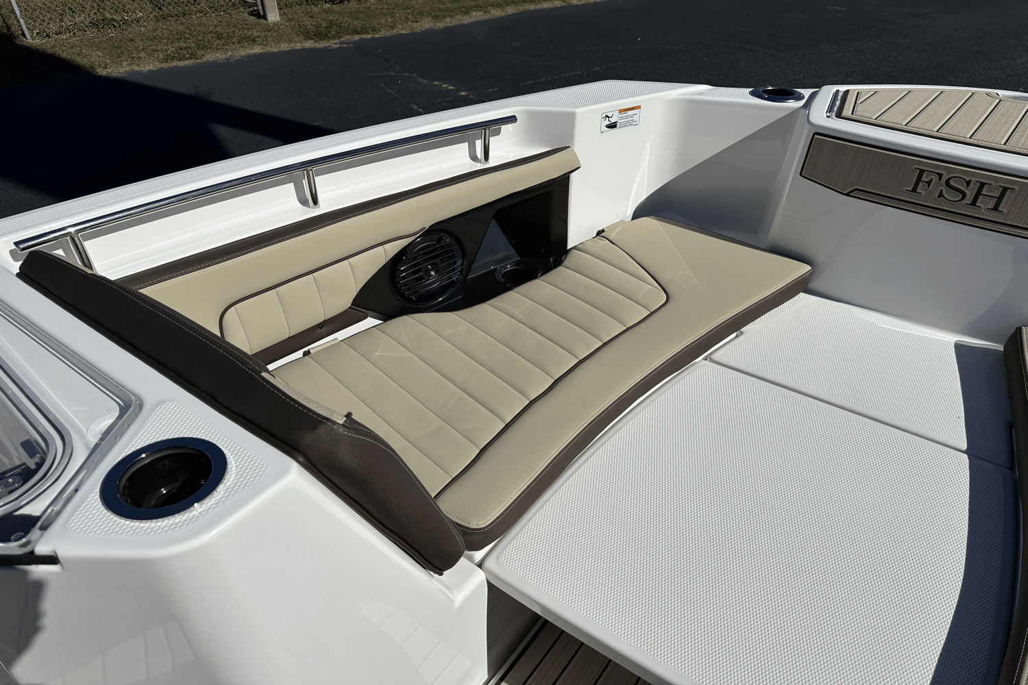 Slide: The Image of Yamaha 255 FSH Sport E 2025 - 8