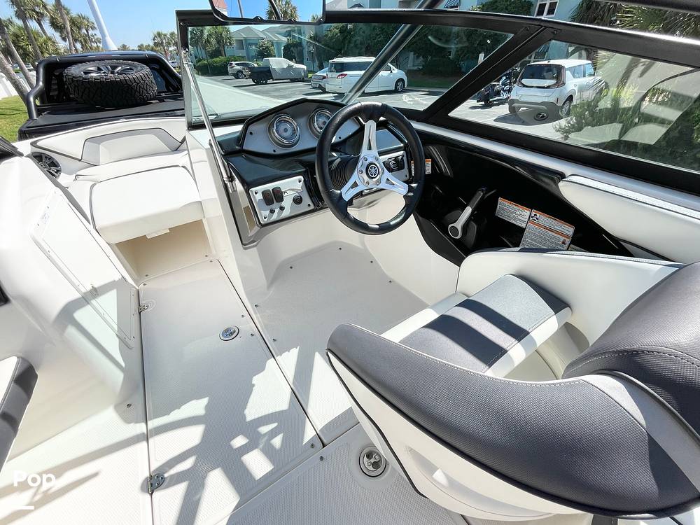 Slide: The Image of Captain's Chair - 14344546