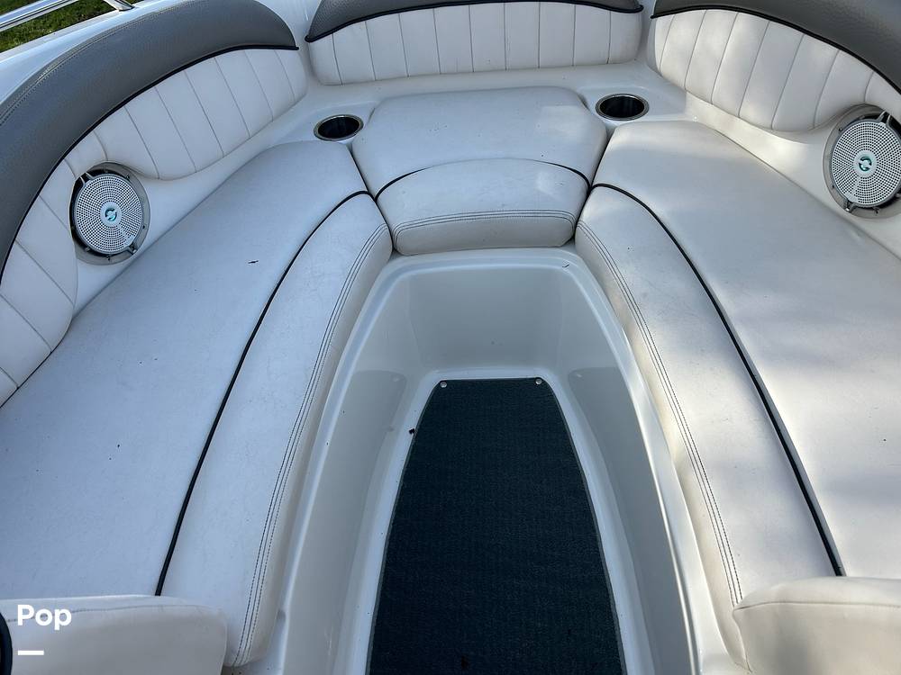 Slide: The Image of Bow Cushion - 13932673