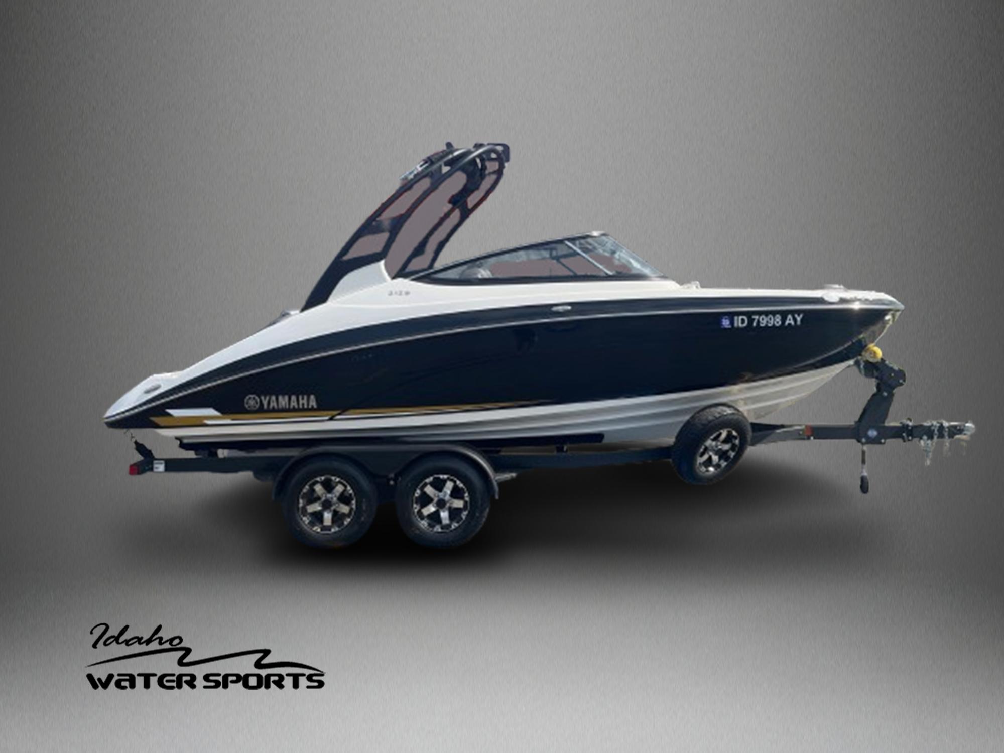 Slide: The Image of Yamaha Boats 212S 2020 - 1