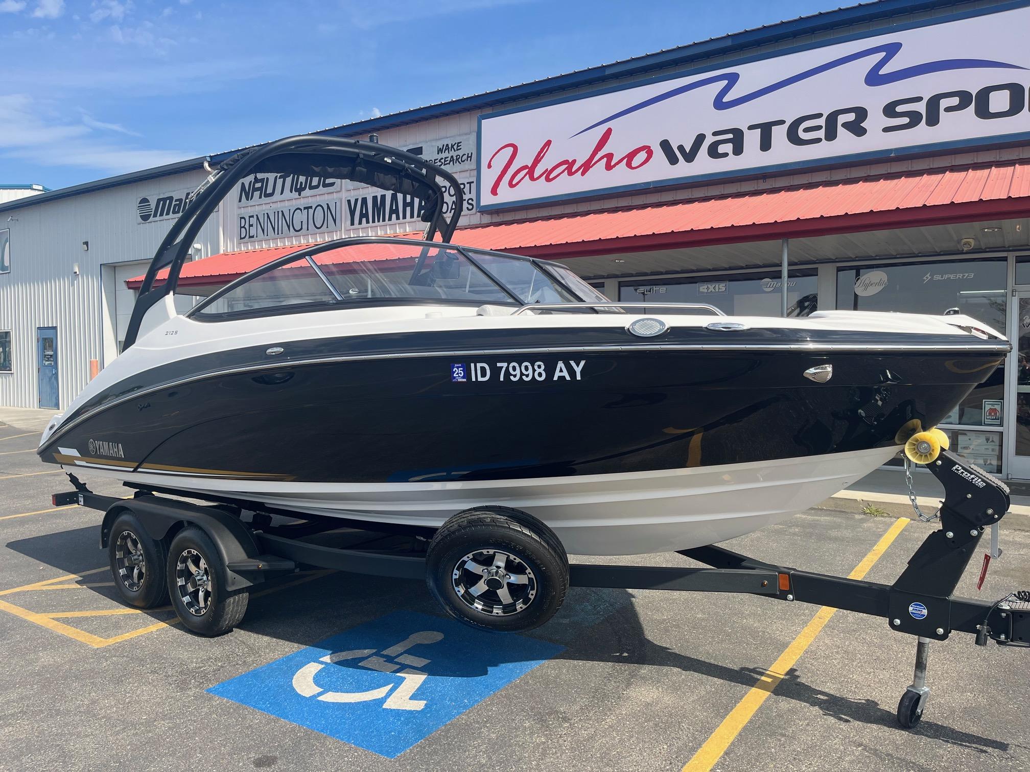 Slide: The Image of Yamaha Boats 212S 2020 - 13