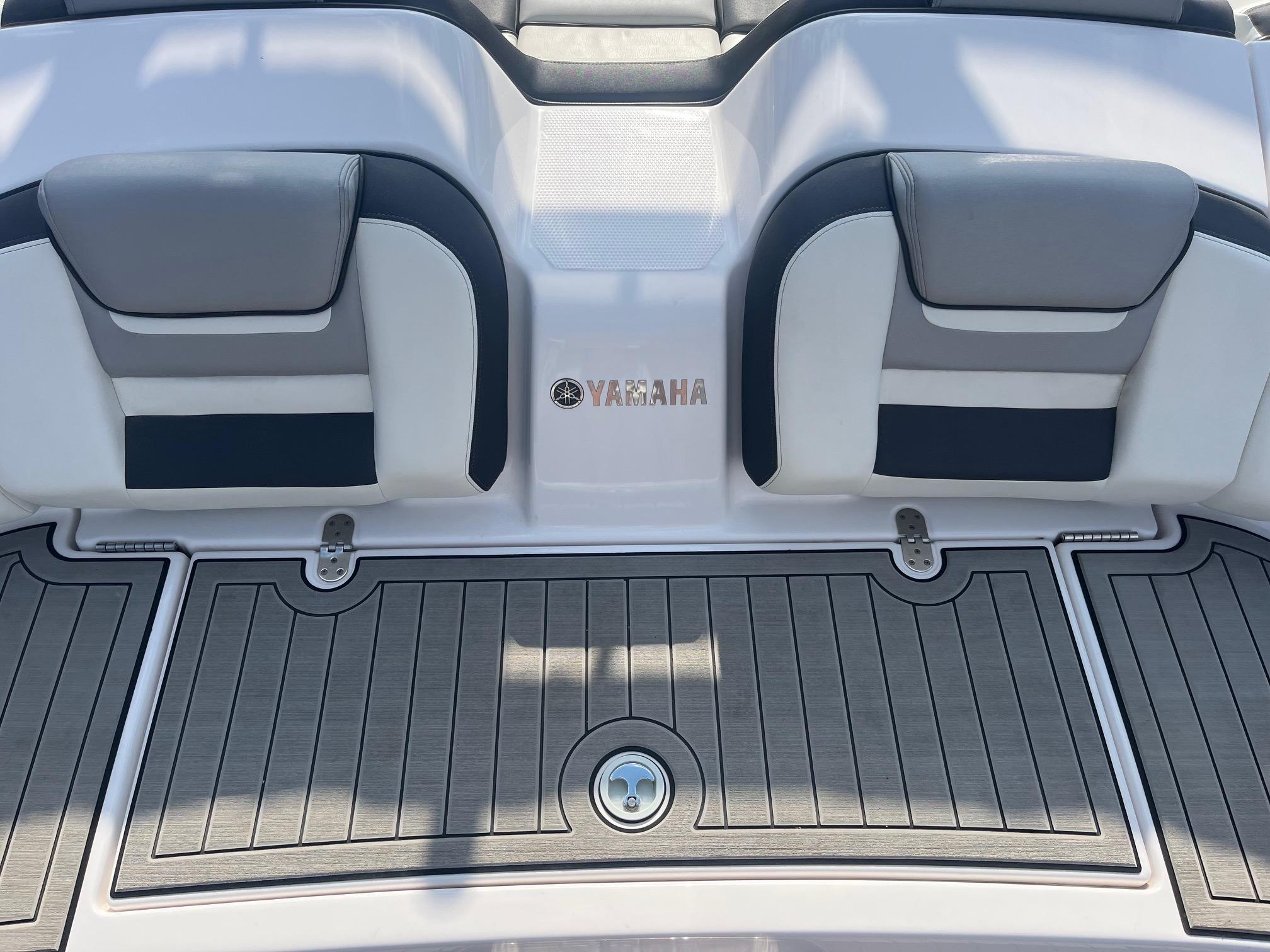 Slide: The Image of Yamaha Boats 212S 2020 - 15