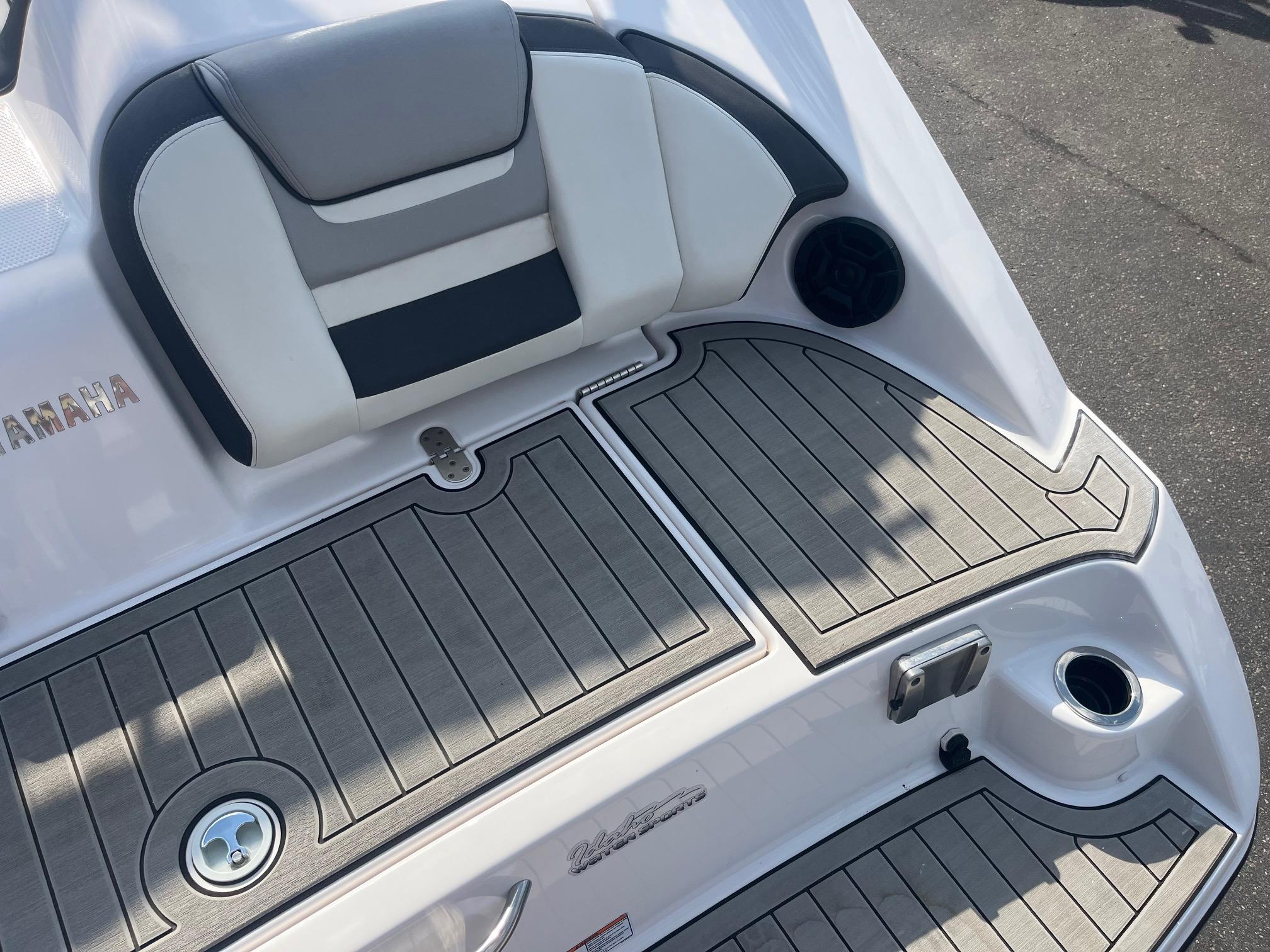 Slide: The Image of Yamaha Boats 212S 2020 - 17