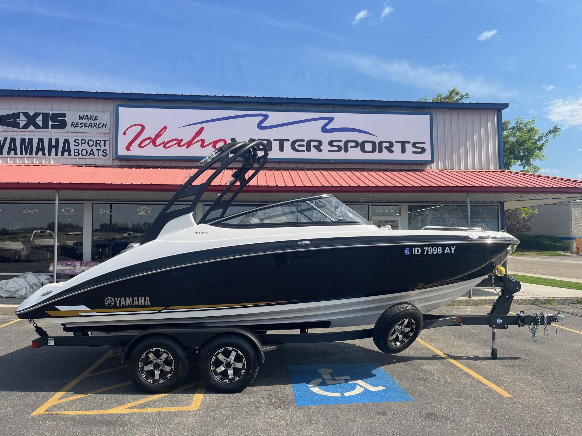 Slide: The Image of Yamaha Boats 212S 2020 - 2