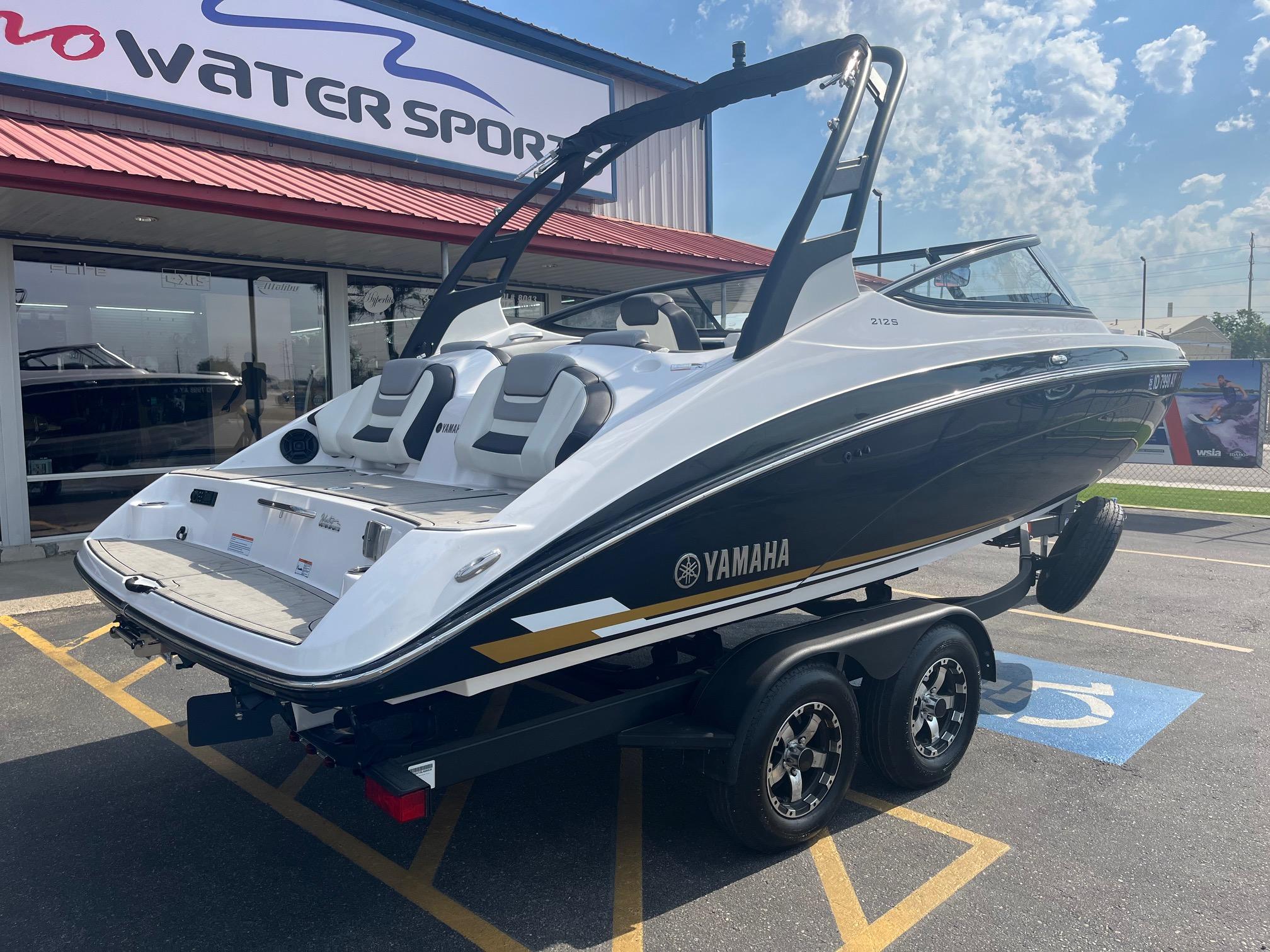 Slide: The Image of Yamaha Boats 212S 2020 - 3