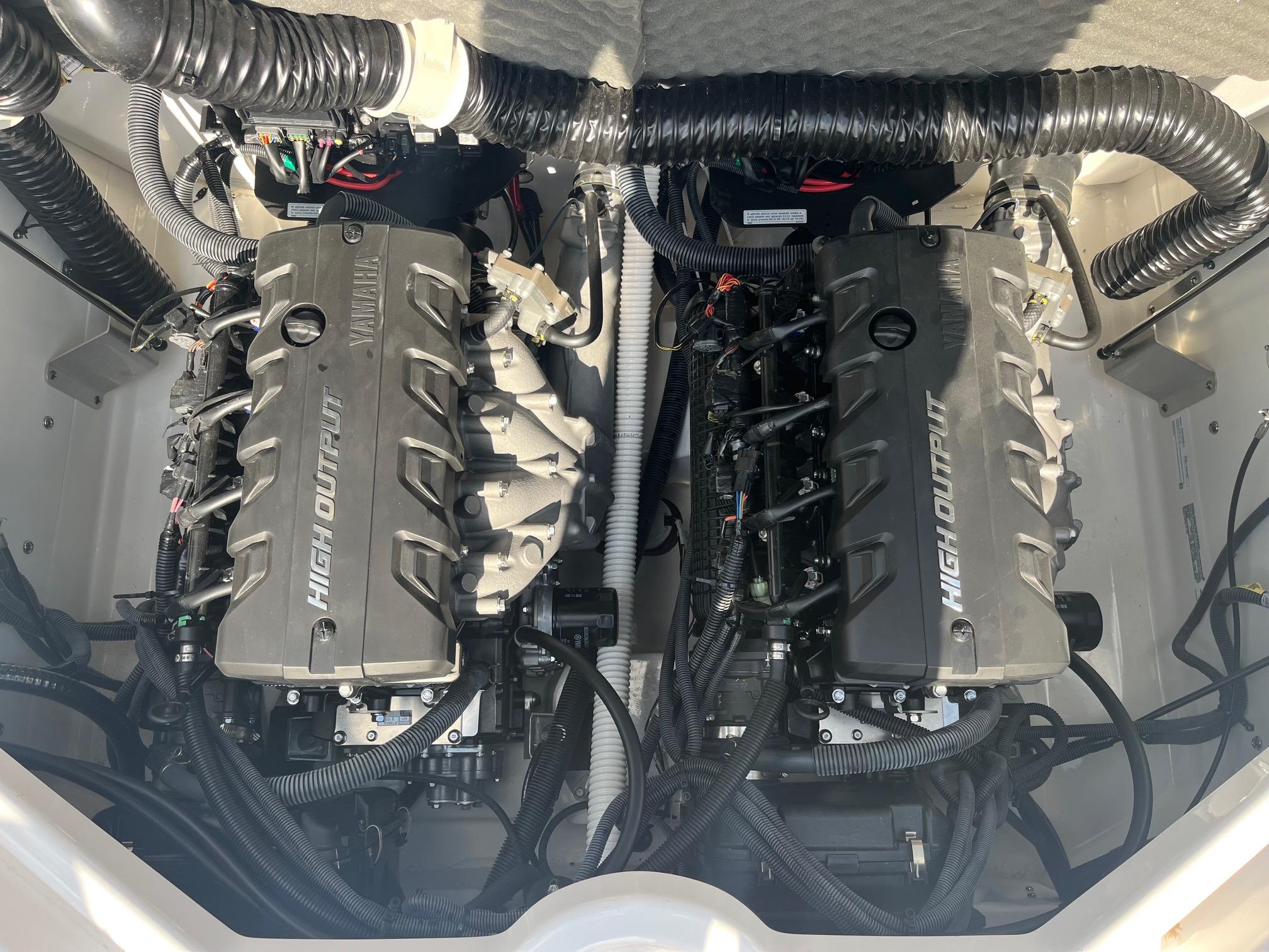 Slide: The Image of Yamaha Boats 212S 2020 - 33