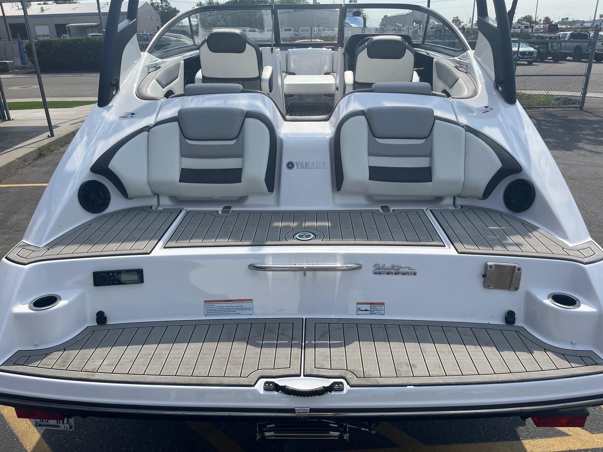 Slide: The Image of Yamaha Boats 212S 2020 - 6