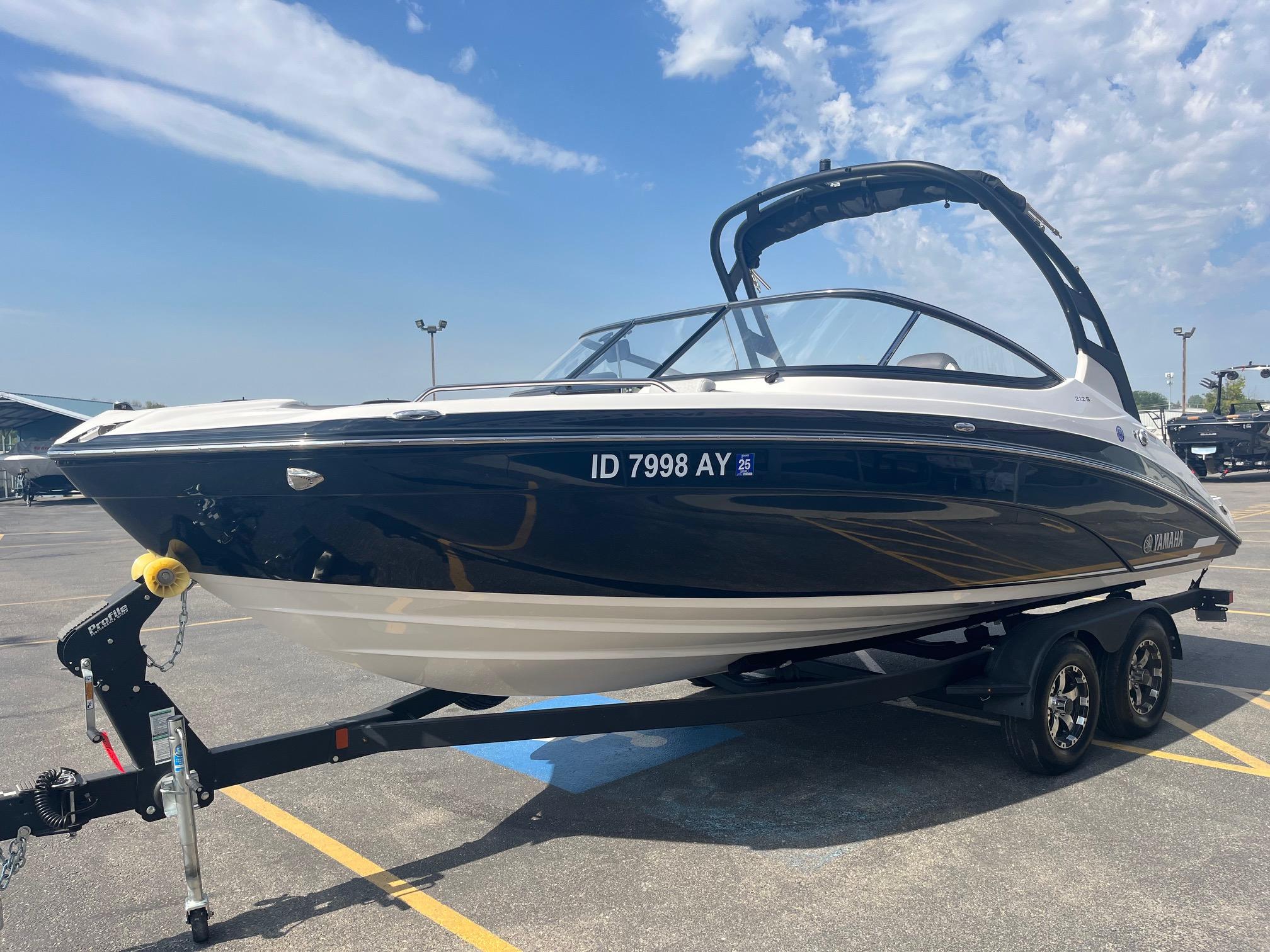 Slide: The Image of Yamaha Boats 212S 2020 - 9