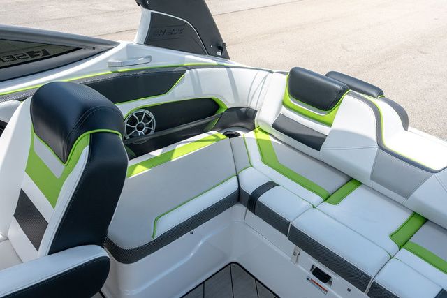 Slide: The Image of Yamaha Boats 212XE 2022 - 11