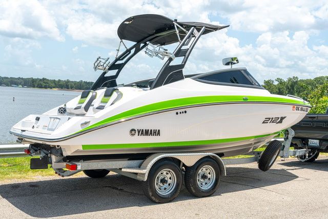 Slide: The Image of Yamaha Boats 212XE 2022 - 3