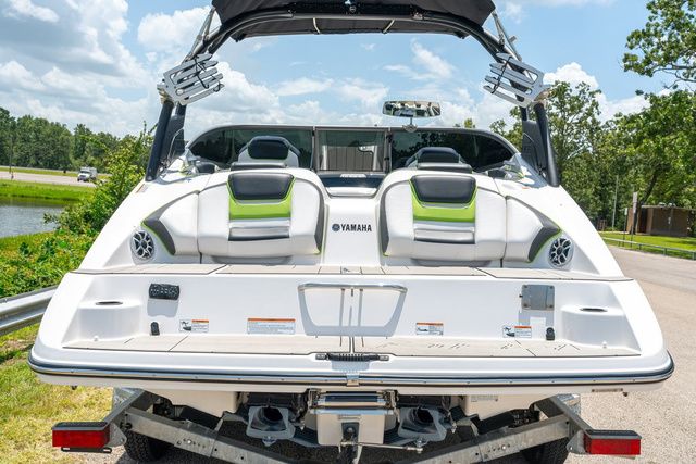 Slide: The Image of Yamaha Boats 212XE 2022 - 4