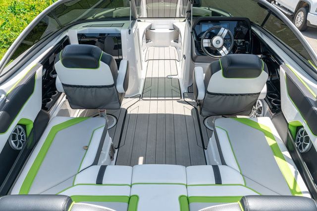Slide: The Image of Yamaha Boats 212XE 2022 - 5
