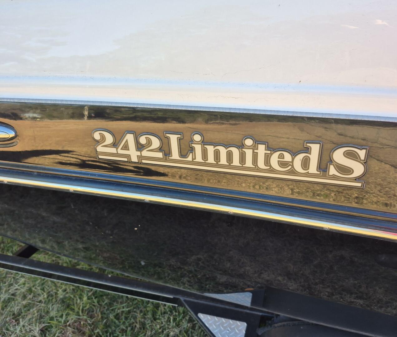 Slide: The Image of Yamaha Boats 242 Limited S 2011 - 4954805