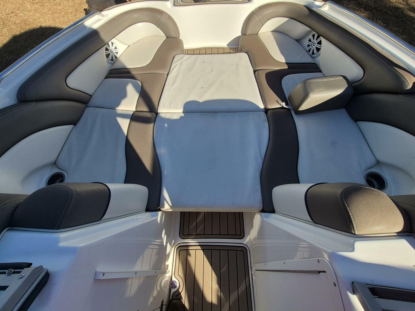 Slide: The Image of Yamaha Boats 242 Limited S 2011 - 4954832