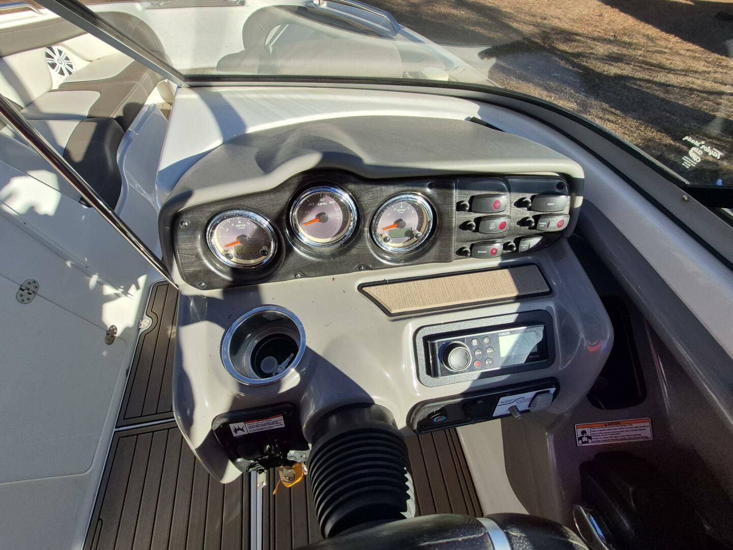 Slide: The Image of Yamaha Boats 242 Limited S 2011 - 4954849