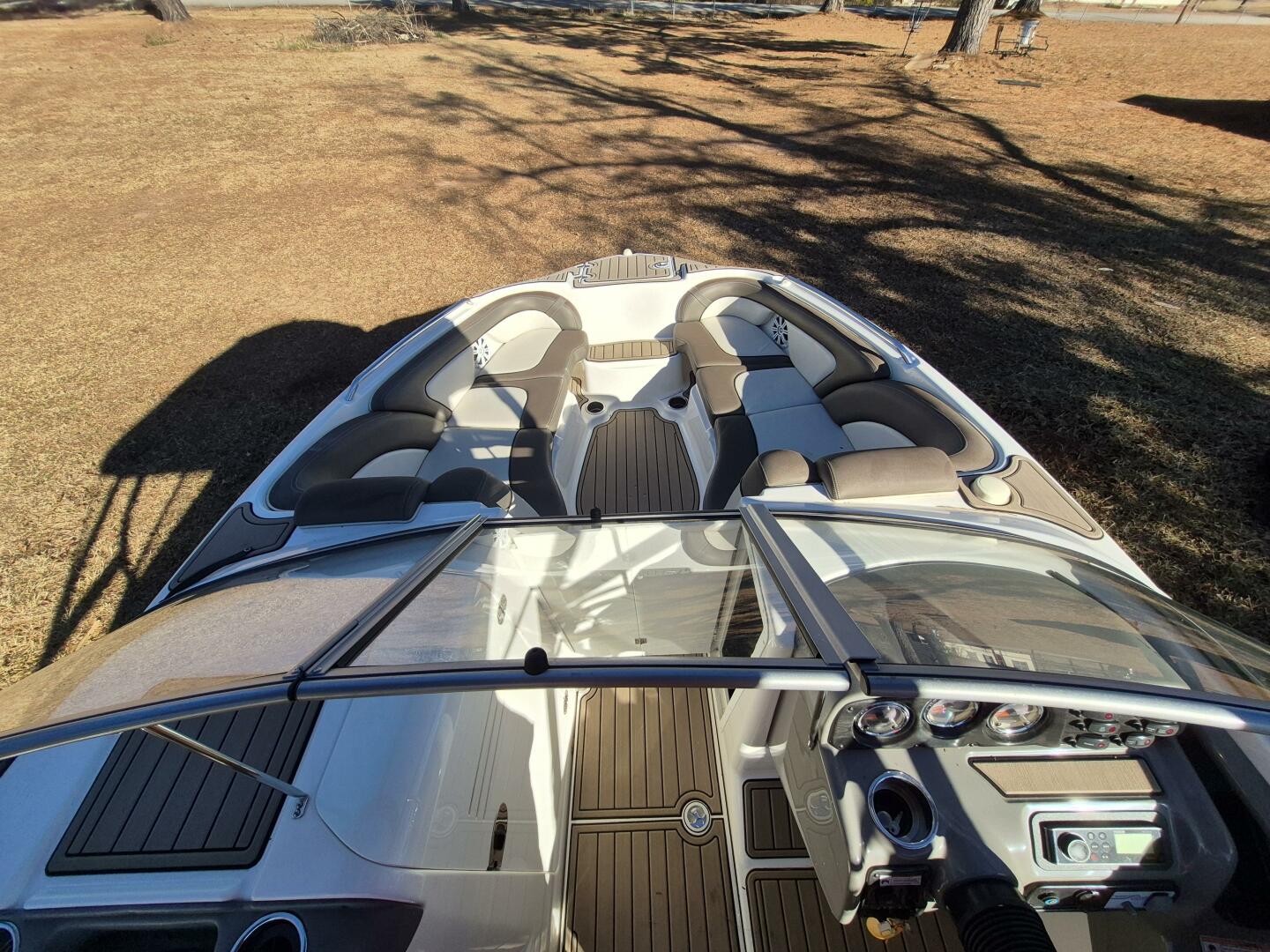 Slide: The Image of Yamaha Boats 242 Limited S 2011 - 4954892