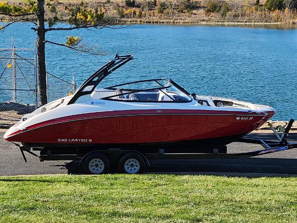 Slide: The Image of 2016 Yamaha Boats 242 Limited S on trailer by a lake. - 0