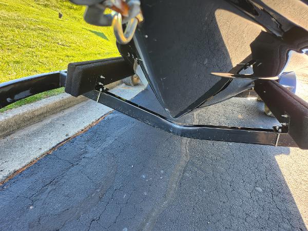 Slide: The Image of Close-up of a 2016 Yamaha Boats 242 Limited S trailer hitch. - 7