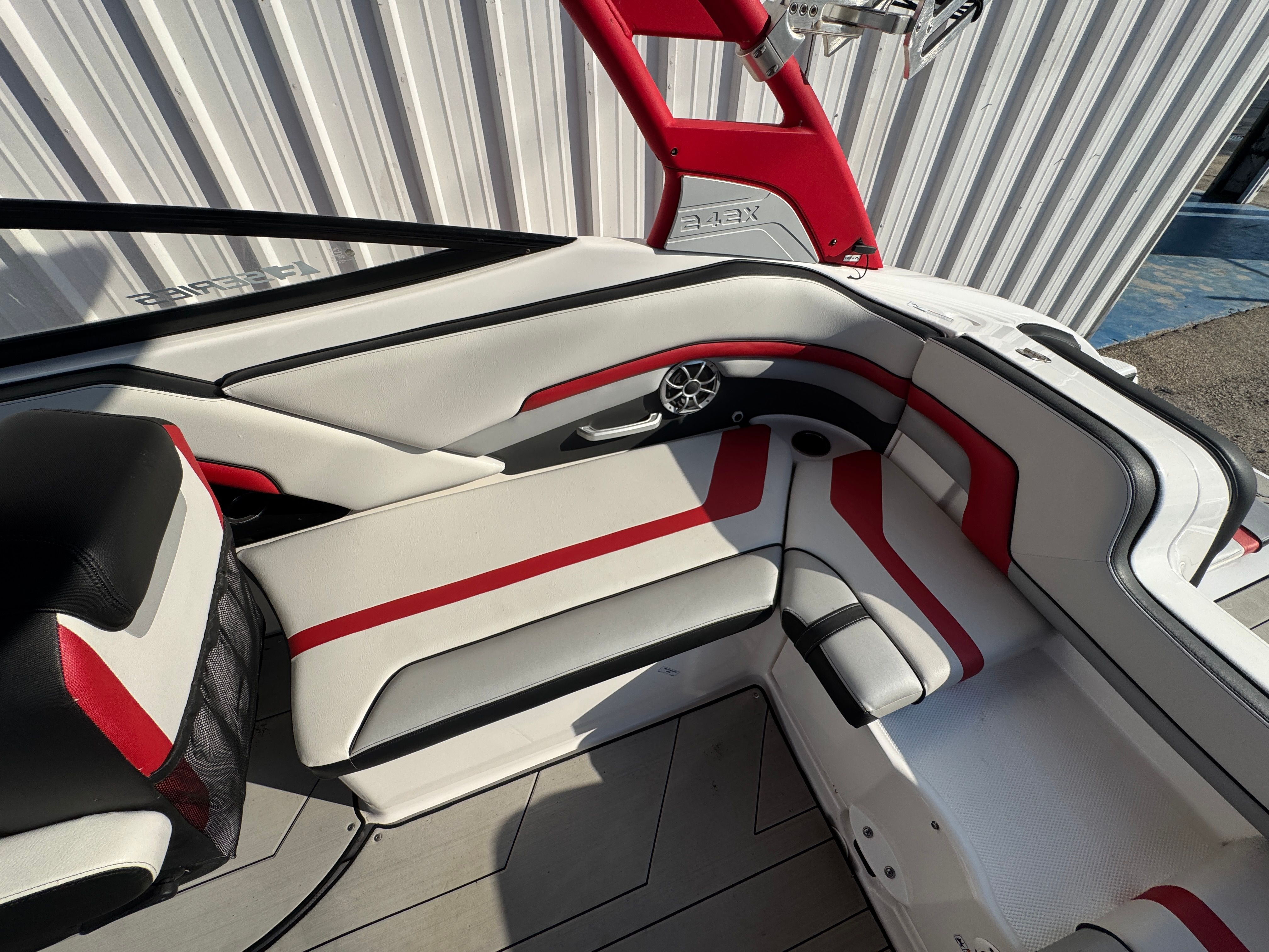 Slide: The Image of 2020 YAMAHA 242 XE - Image 10 - 10