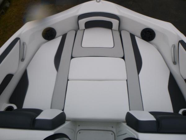 Slide: The Image of 2024 Yamaha AR195 boat interior with sleek white and gray seating. - 10