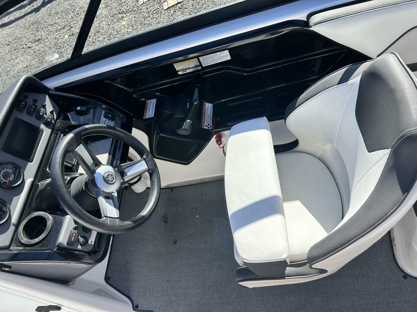 Slide: The Image of Yamaha Boats AR210 2019 - 5105106