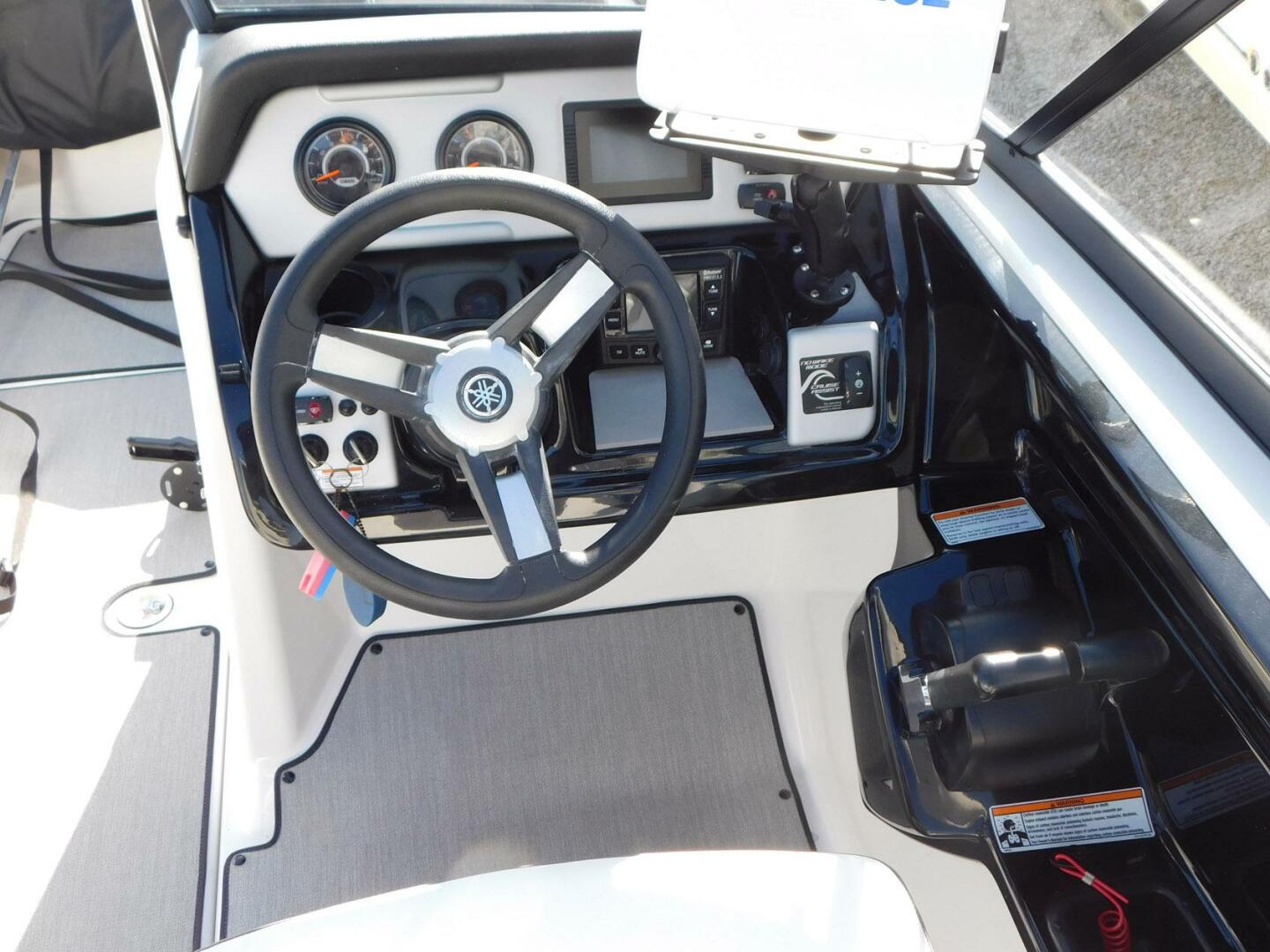 Slide: The Image of Yamaha Boats AR210 2021 - 4887320
