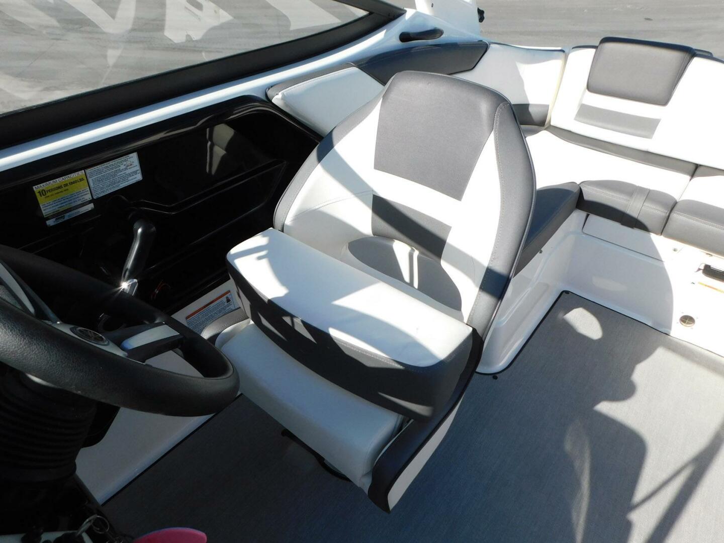 Slide: The Image of Yamaha Boats AR210 2021 - 4887321