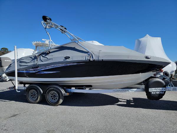Slide: The Image of 2007 Yamaha Boats SX210 on trailer, covered, parked outdoors. - 20