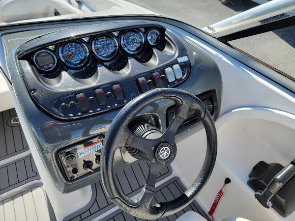 Slide: The Image of 2007 Yamaha Boats SX210 dashboard with steering wheel and instrument panel. - 7