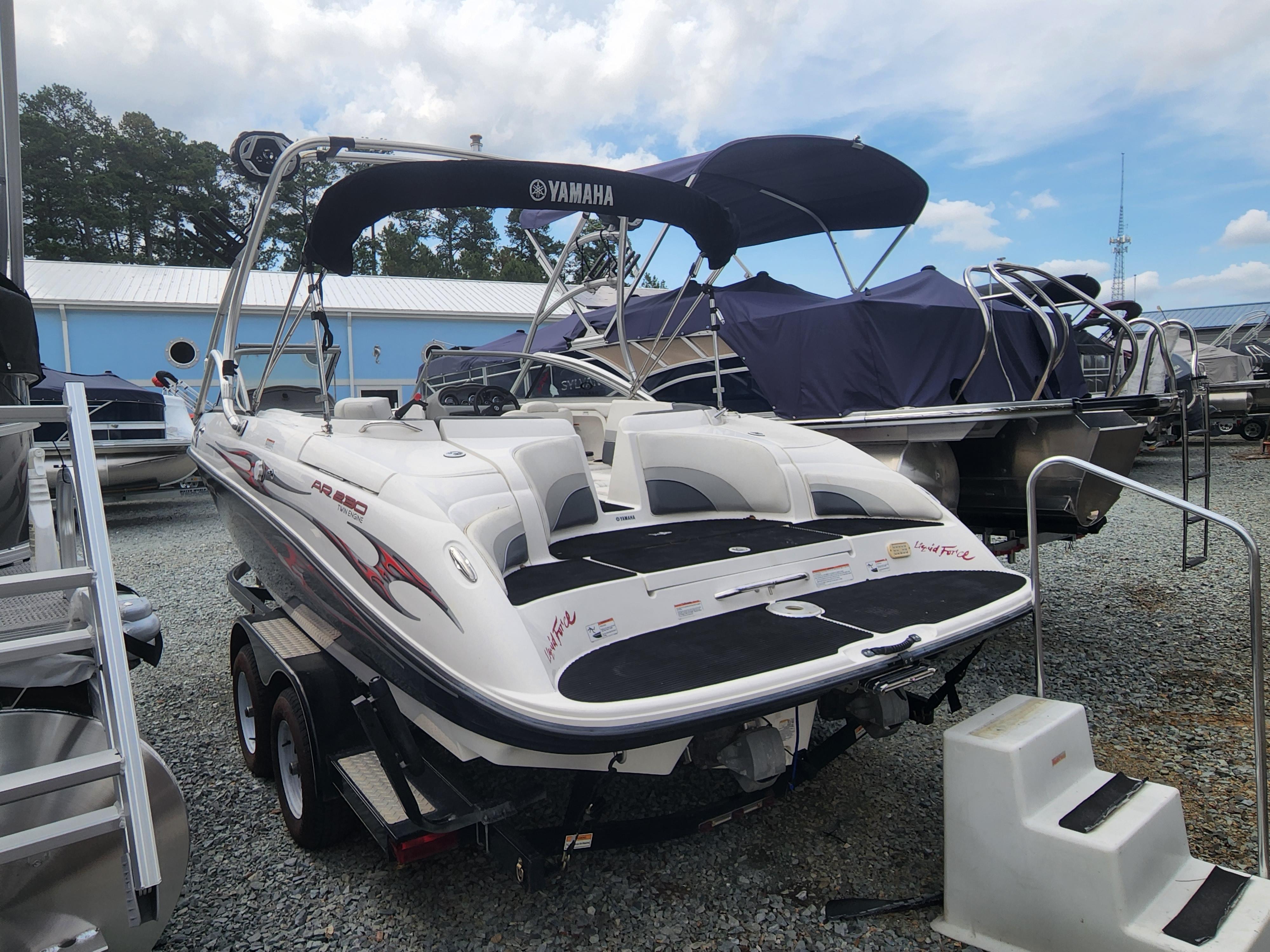 Slide: The Image of Yamaha Boats Yamaha AR 230 HO 2005 - 2