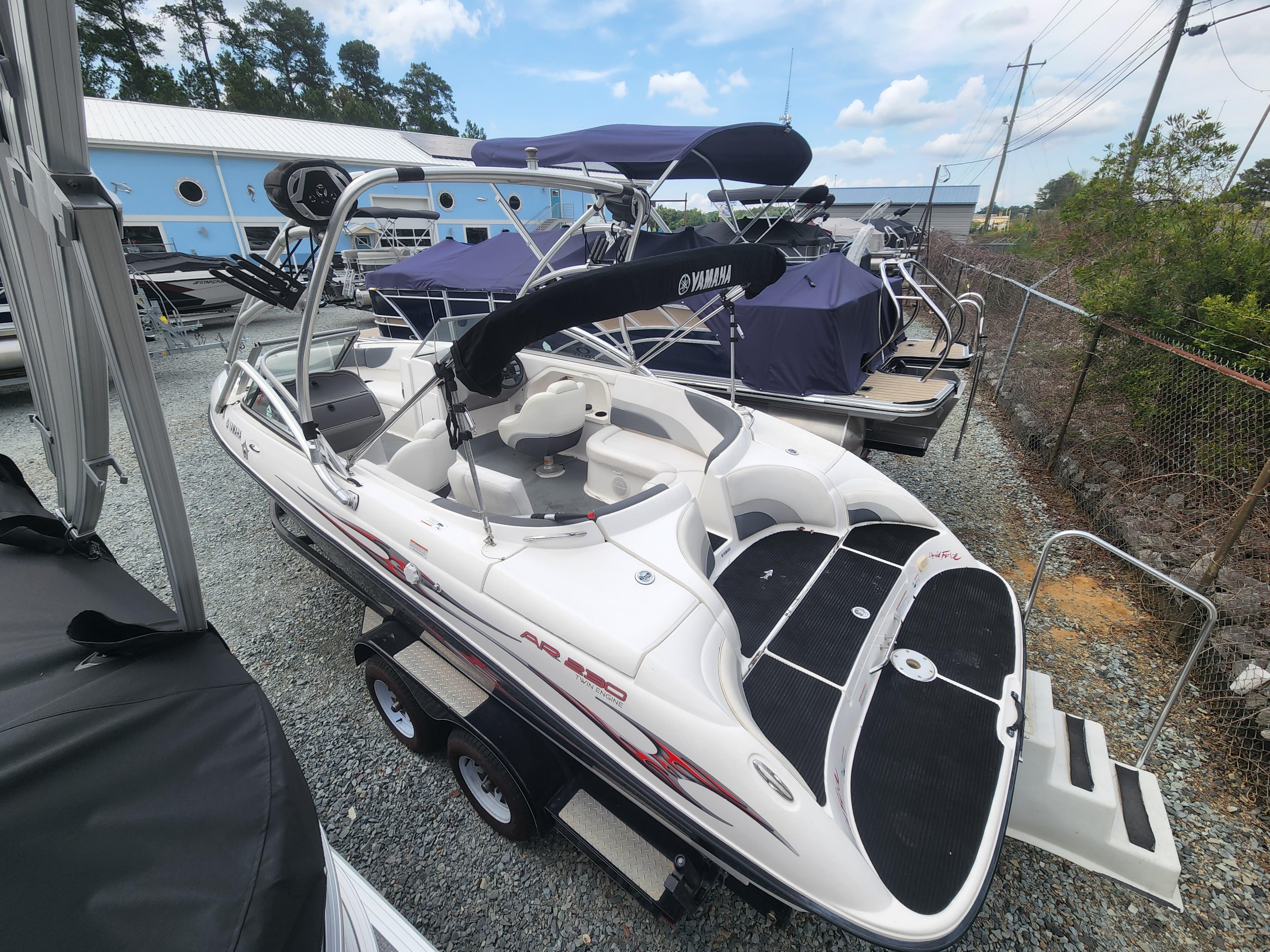 Slide: The Image of Yamaha Boats Yamaha AR 230 HO 2005 - 3