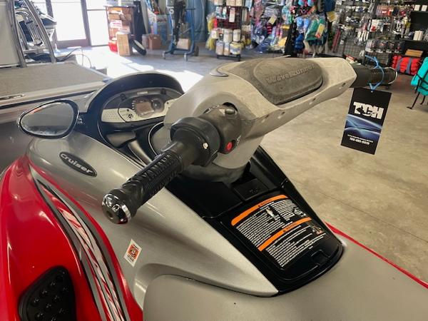 Slide: The Image of 2005 Yamaha WaveRunner FX Cruiser HO handlebar and dashboard in a showroom. - 5