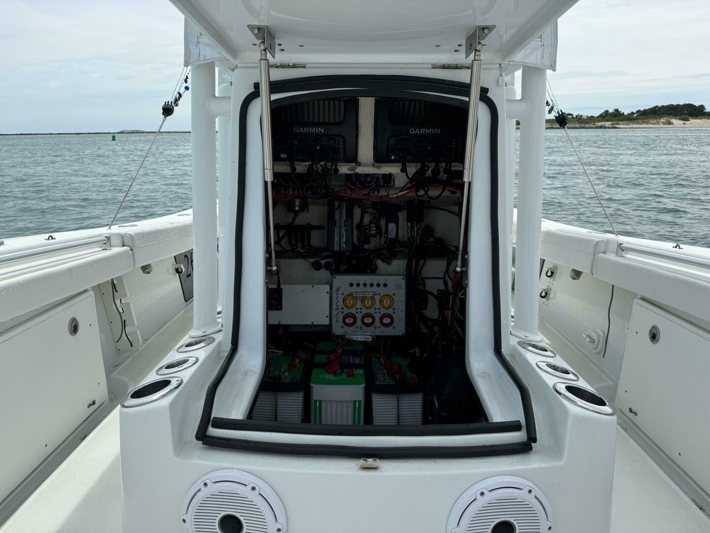 Slide: The Image of 2016 Yellowfin 26 Hybrid Power 9791908 978171978 0 130520250610 15 - 5305167