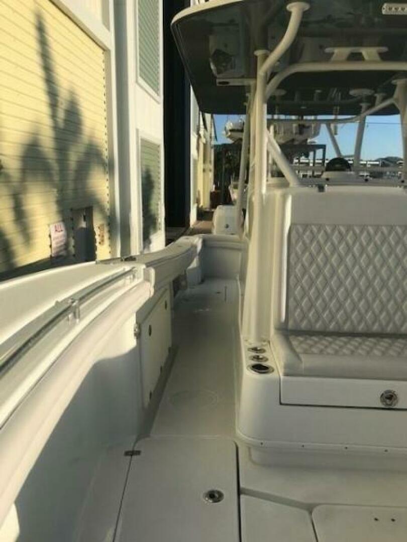 Slide: The Image of Yellowfin 34 Offshore 2019 - 5425775